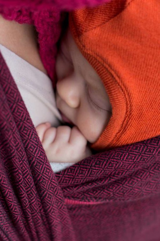 Šátek na nošení dětí Storchenwiege, vzor Leo bordeaux - Délka: 4,1m