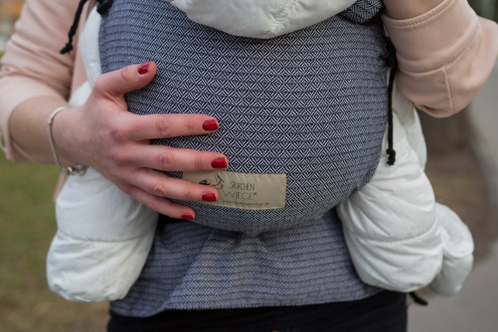 Nosítko Storchenwiege černobílé