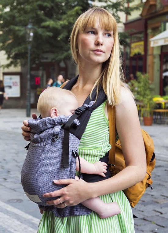 Nosítko Storchenwiege černobílé